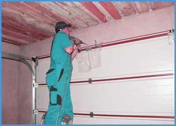 Woodbury United Garage Door Woodbury, NY 516-771-8065 - door-maintaince-15-05m